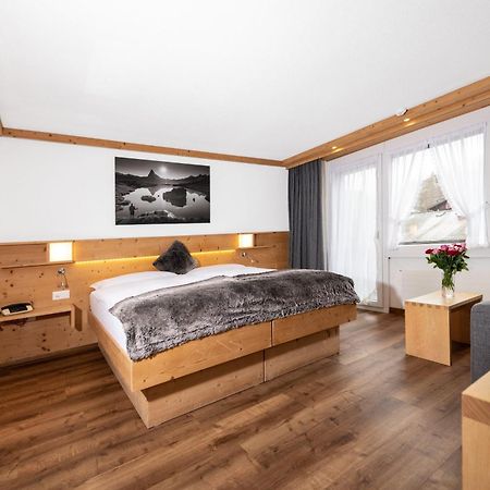 Hotel Matterhornblick Zermatt Bagian luar foto