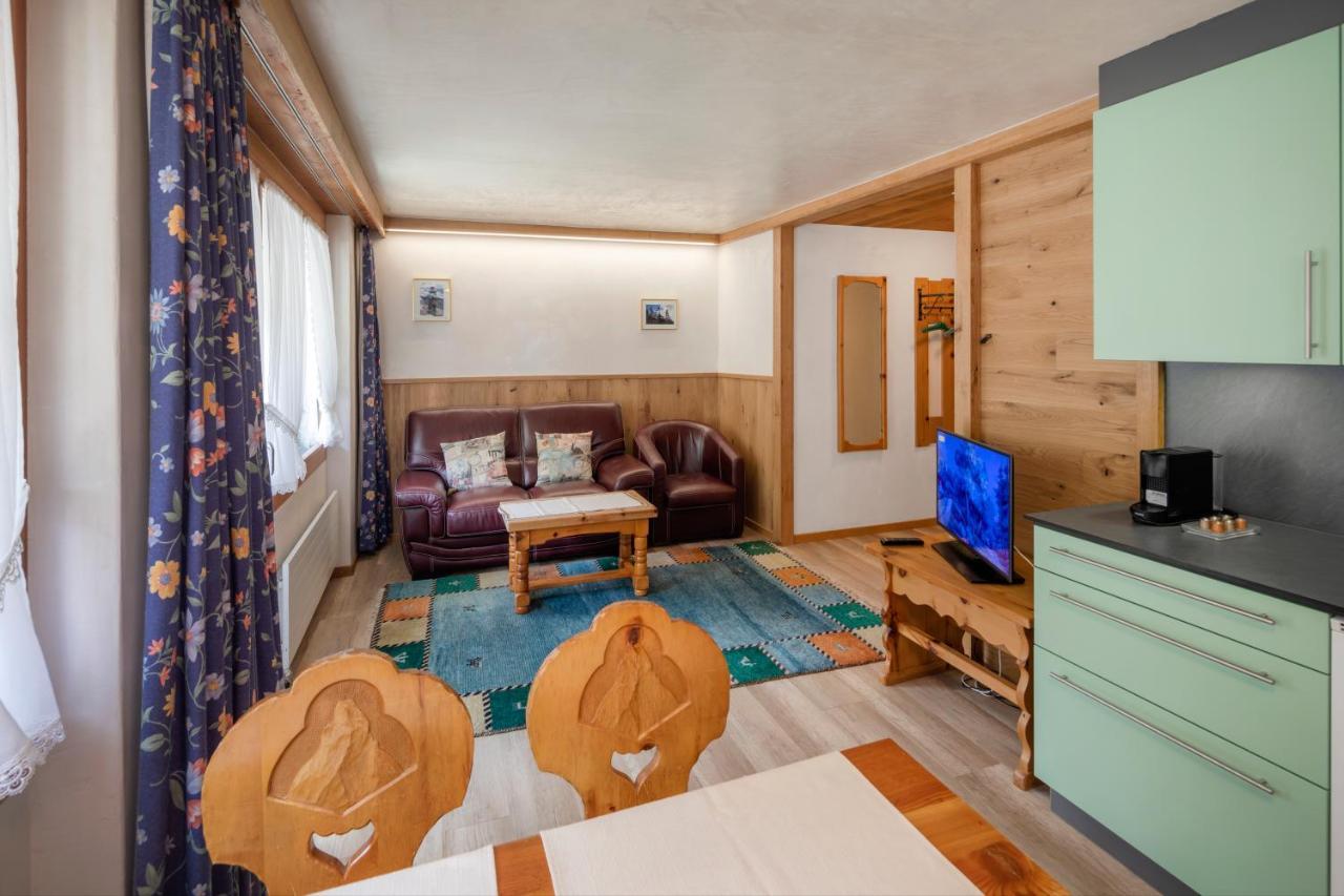 Hotel Matterhornblick Zermatt Bagian luar foto