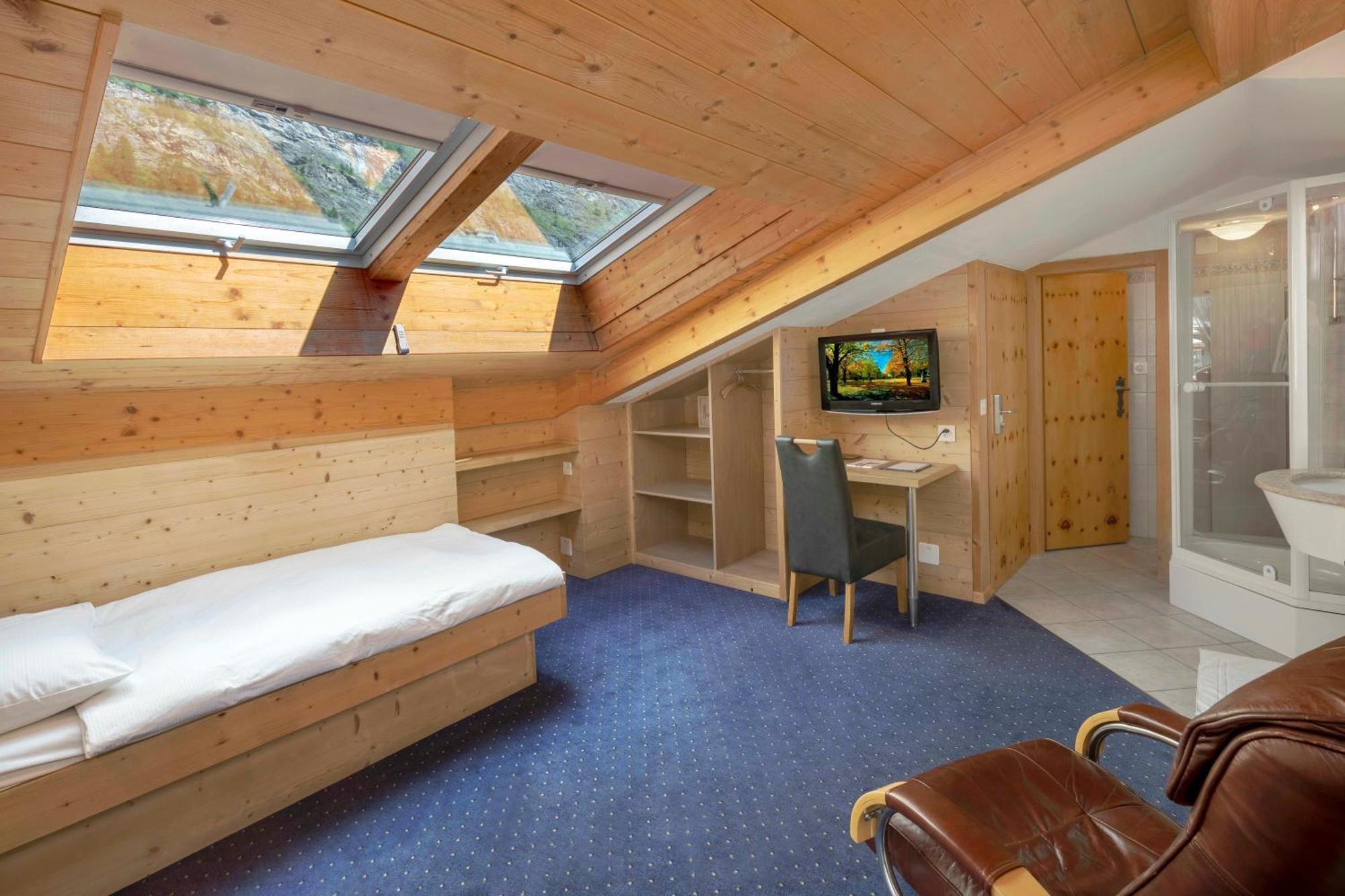 Hotel Matterhornblick Zermatt Bagian luar foto