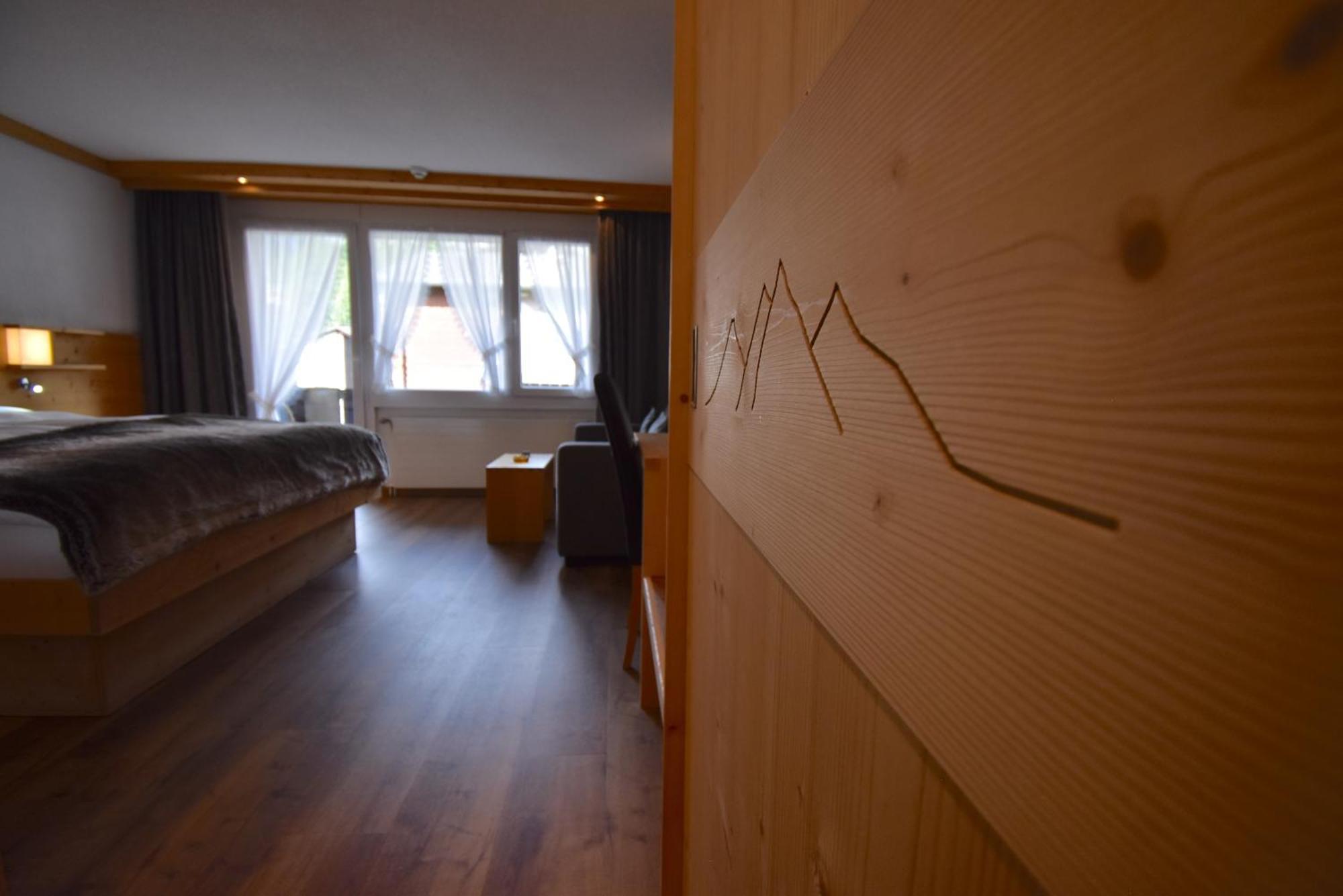 Hotel Matterhornblick Zermatt Bagian luar foto