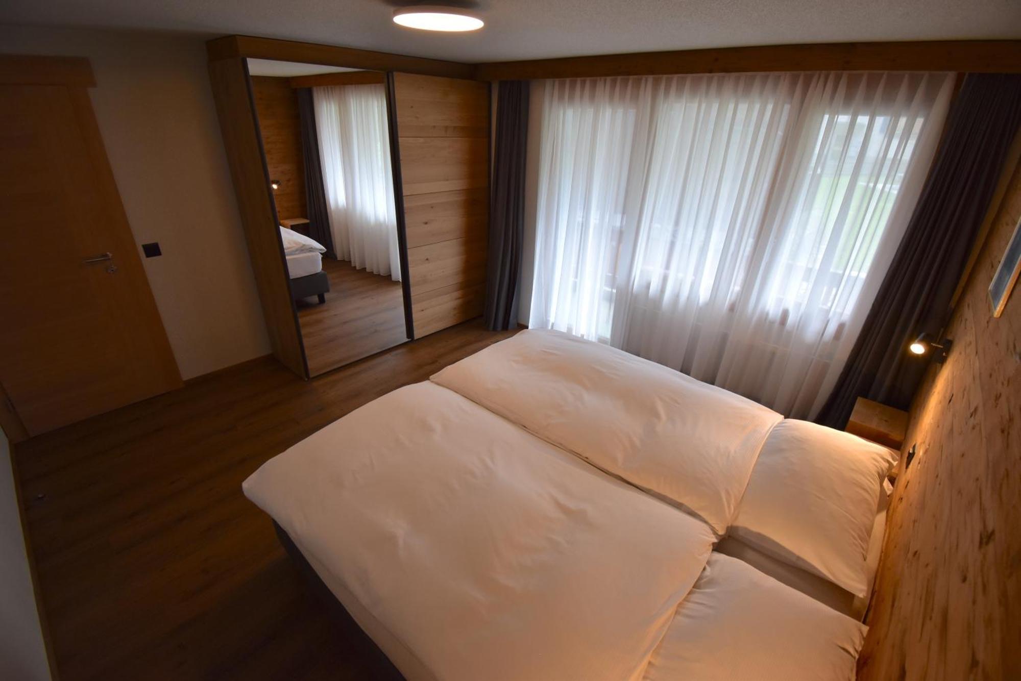 Hotel Matterhornblick Zermatt Bagian luar foto
