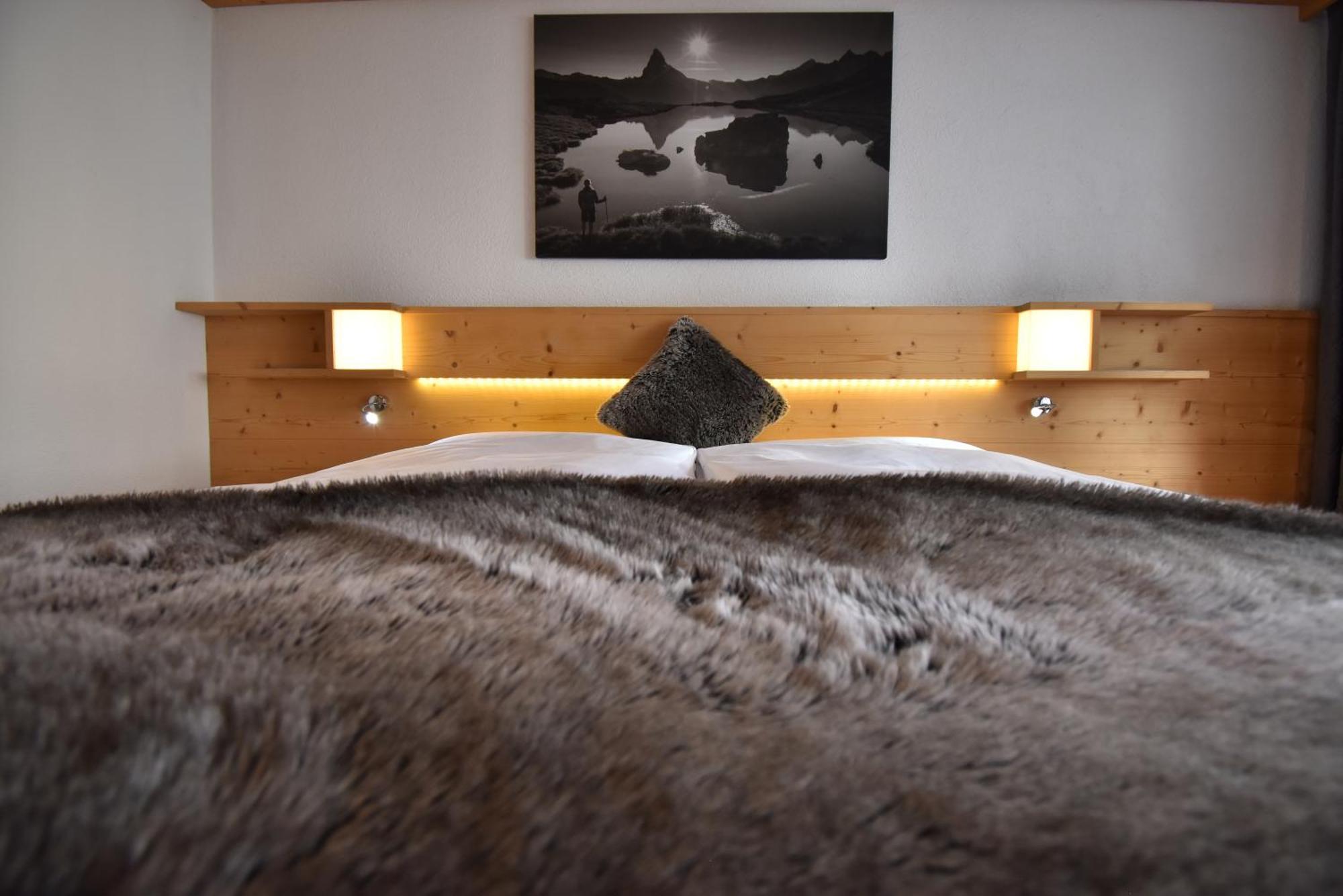 Hotel Matterhornblick Zermatt Bagian luar foto